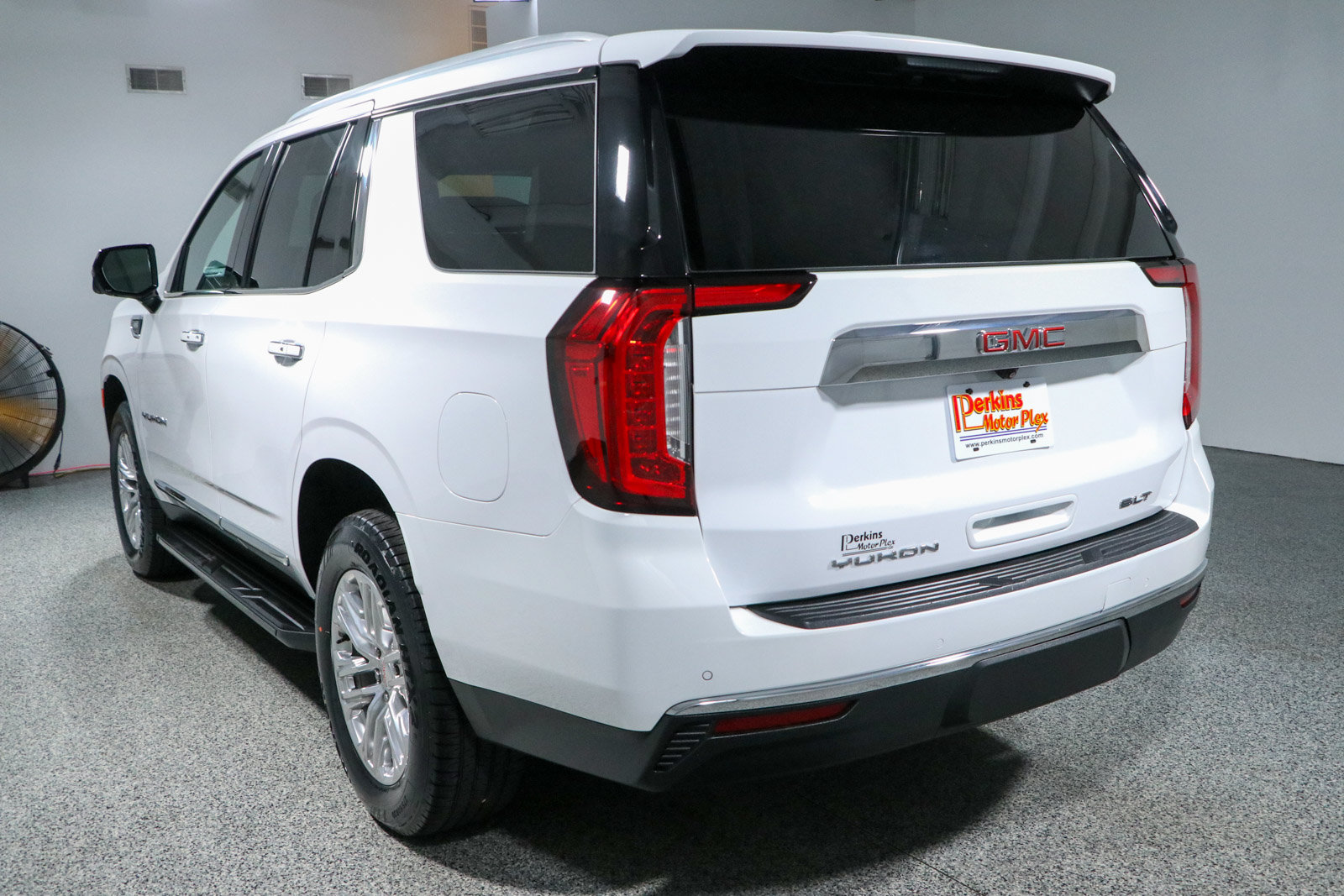 Used 2022 GMC Yukon SLT w/ SLT Premium Package AWD/4WD image 9