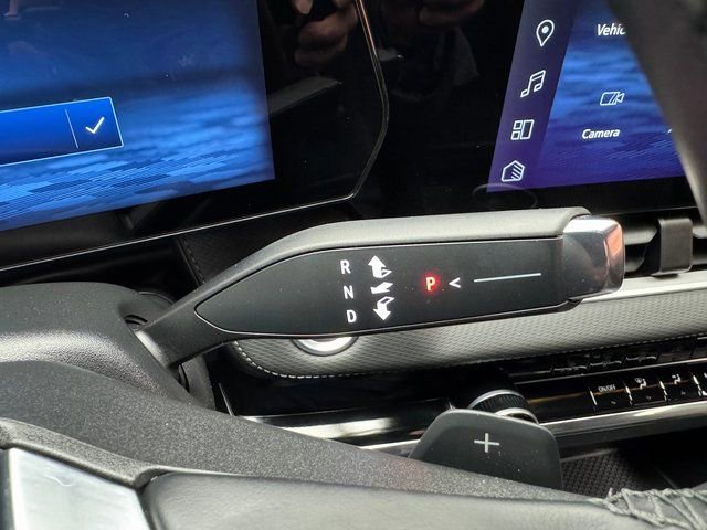 Used 2025 Chevrolet Equinox LT w/ Safety and Technology Package image 20