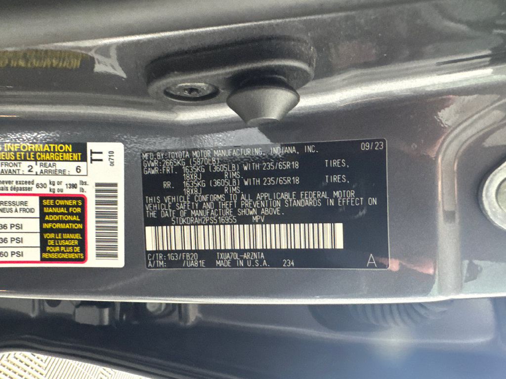 Used 2023 Toyota Highlander LE FWD image 29