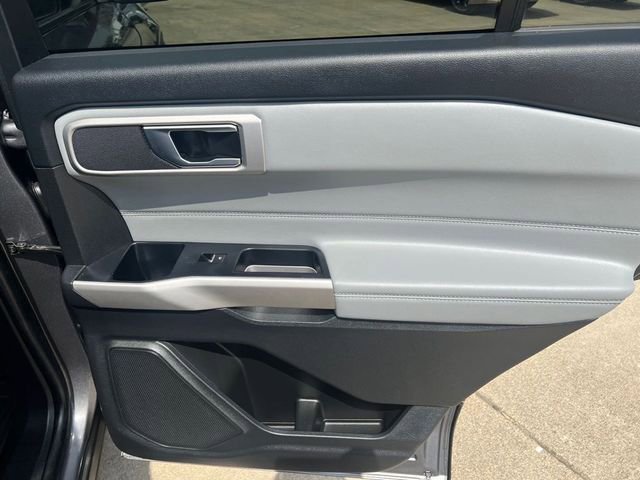 Used 2022 Ford Explorer XLT w/ Equipment Group 202A image 18