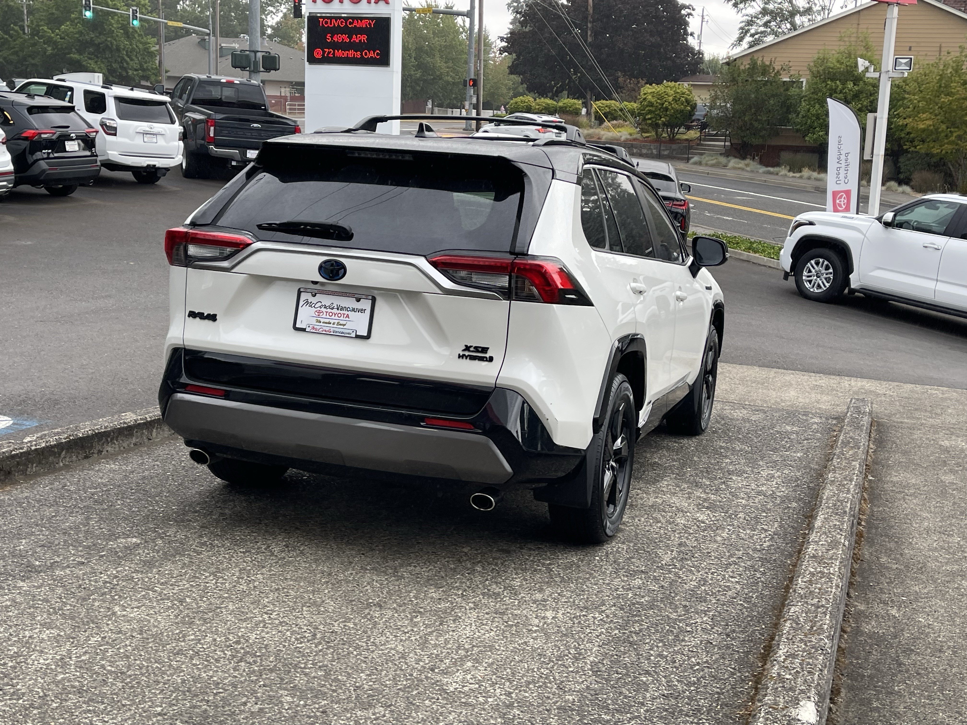 Certified 2020 Toyota RAV4 XSE w/ XSE Grade Weather Package AWD/4WD image 7