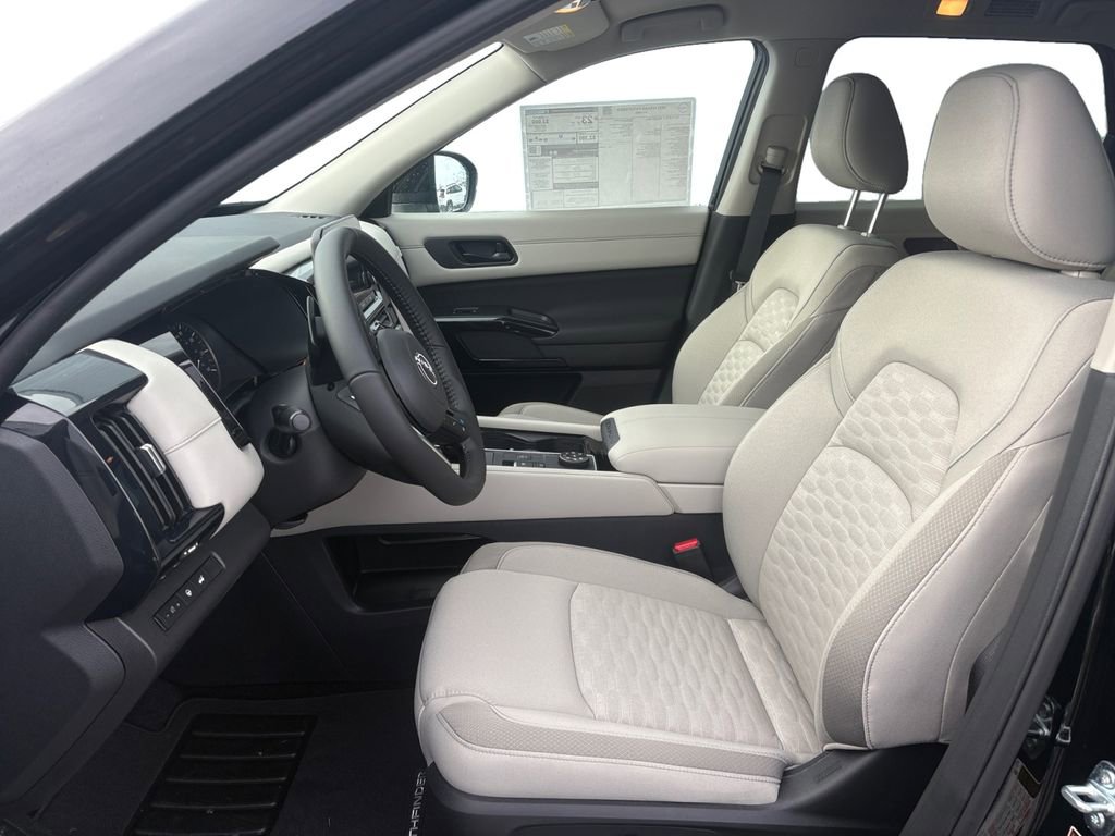 New 2025 Nissan Pathfinder SV image 9