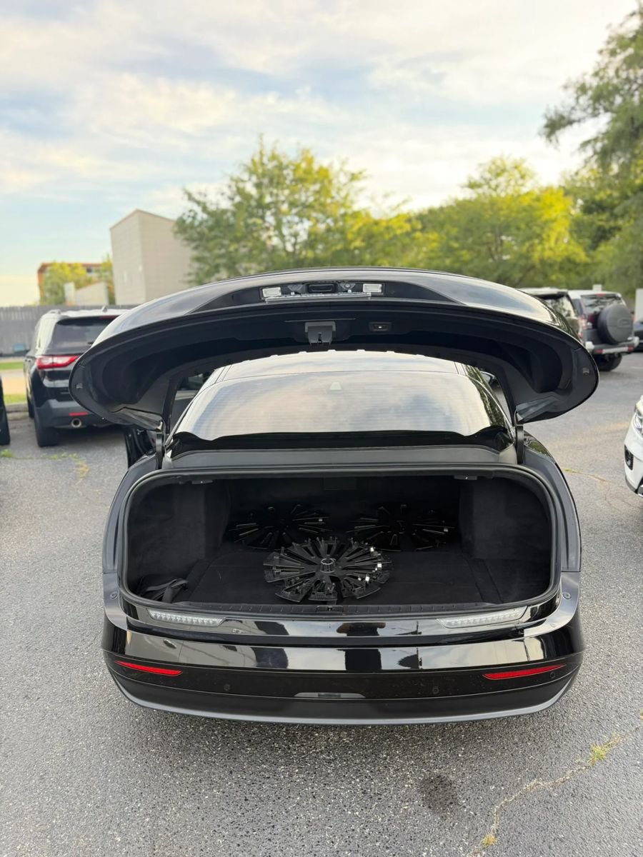 Used 2024 Lucid Air Pure RWD image 8