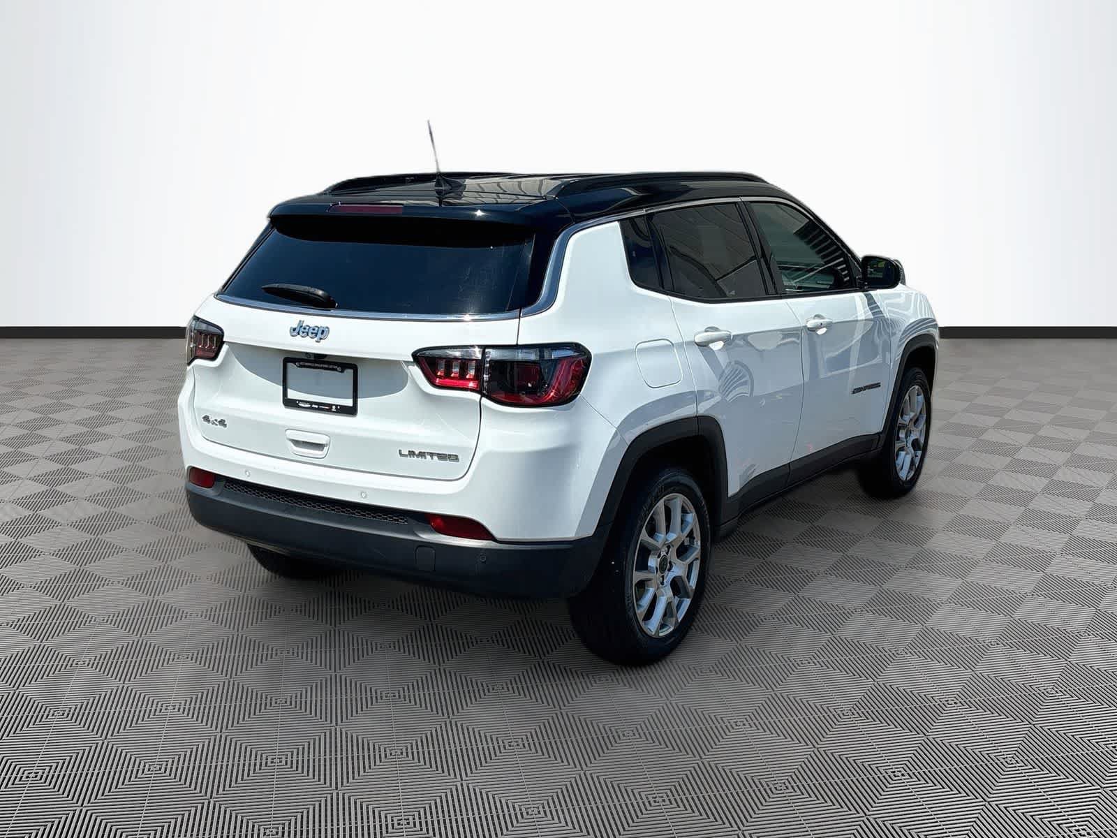 Used 2025 Jeep Compass Limited AWD/4WD image 5