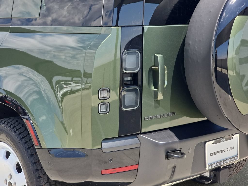 New 2026 Land Rover Defender 110 X-Dynamic SE AWD/4WD image 35