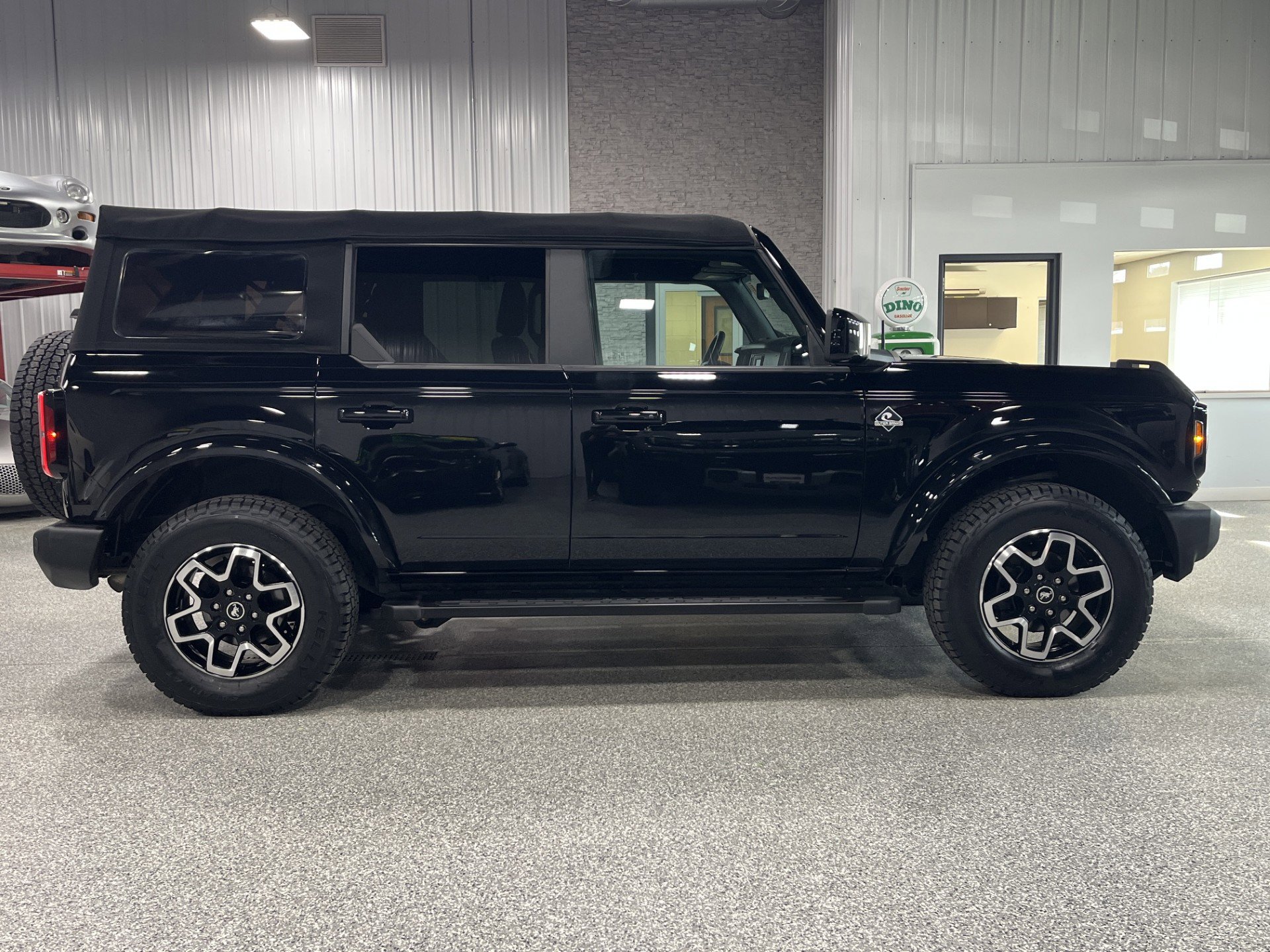 Used 2022 Ford Bronco Outer Banks image 5