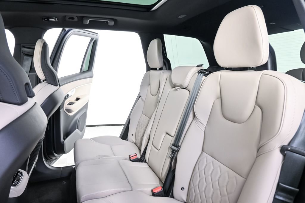Certified 2026 Volvo XC90 B6 Plus w/ Protection Package Premier image 23