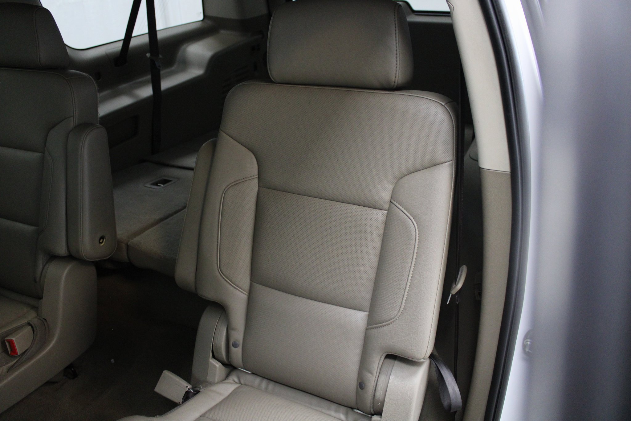 Used 2020 Chevrolet Suburban Premier image 15