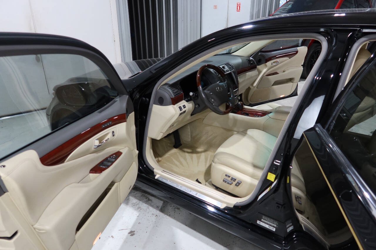 Used 2012 Lexus LS 460 w/ Comfort Pkg RWD image 18