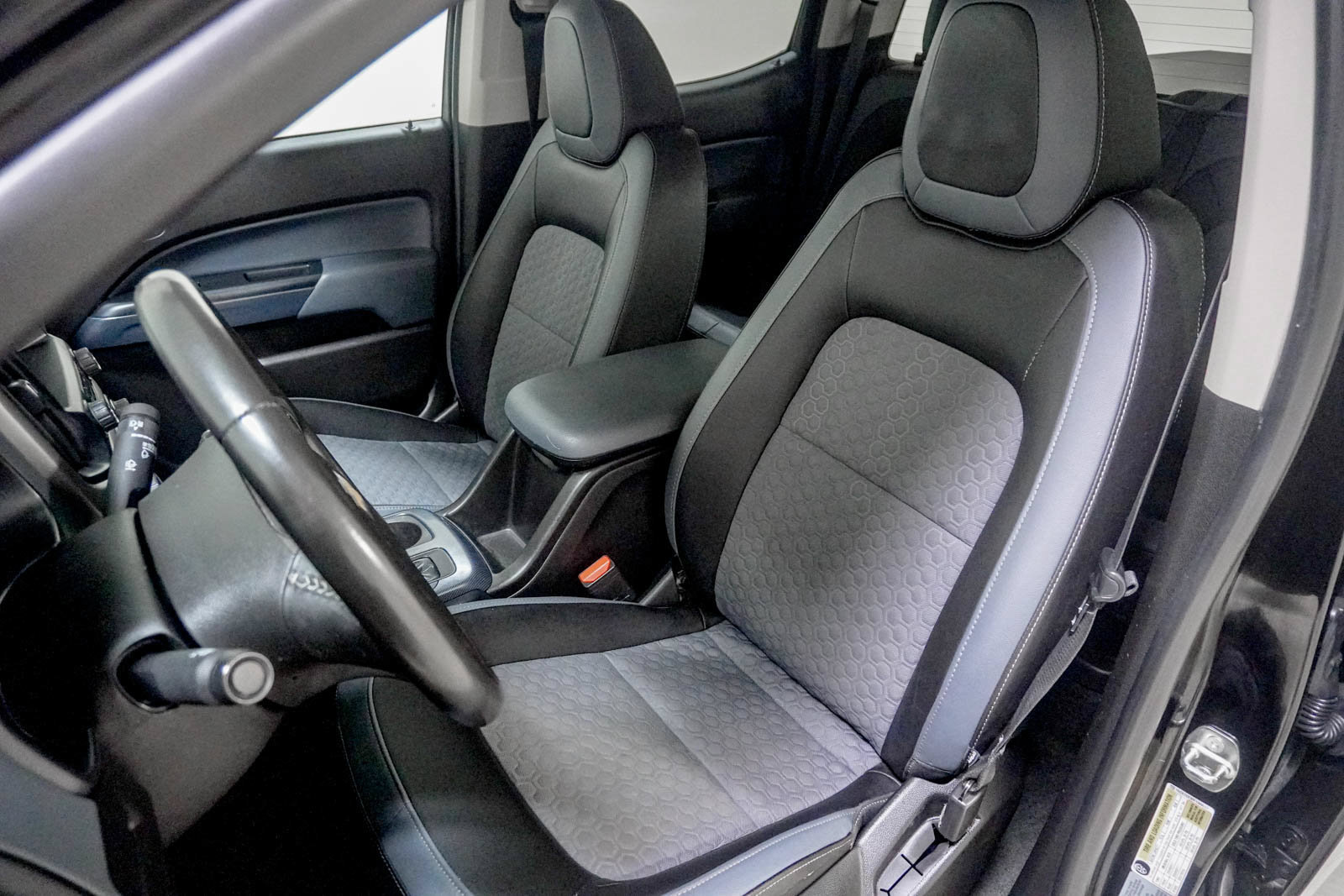Used 2015 Chevrolet Colorado Z71 AWD/4WD image 17