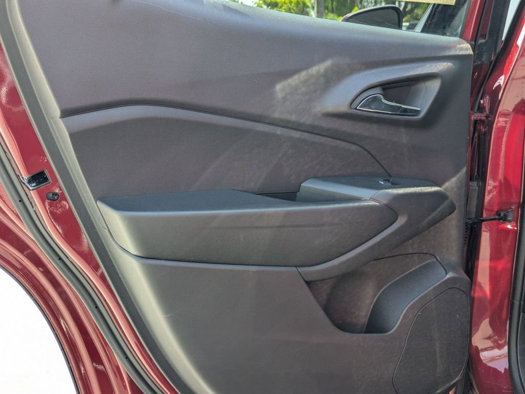 Used 2025 Chevrolet Trax LT w/ LT Convenience Package image 26