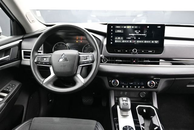 Used 2025 Mitsubishi Outlander SE FWD image 10