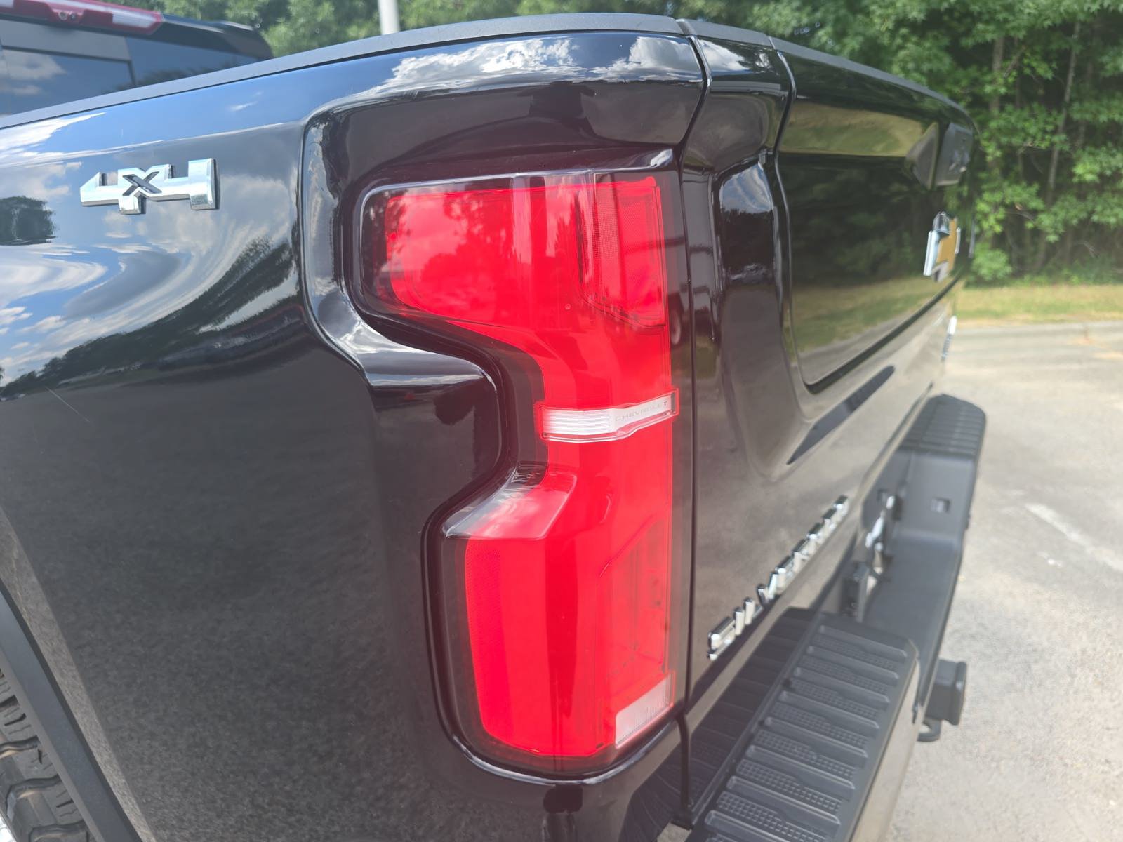 Used 2024 Chevrolet Silverado 2500 High Country w/ High Country Premium Package AWD/4WD image 34