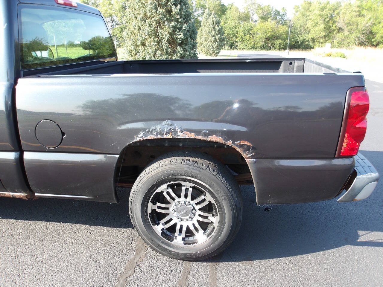 Used 2005 Chevrolet Silverado 1500 W/T RWD image 30
