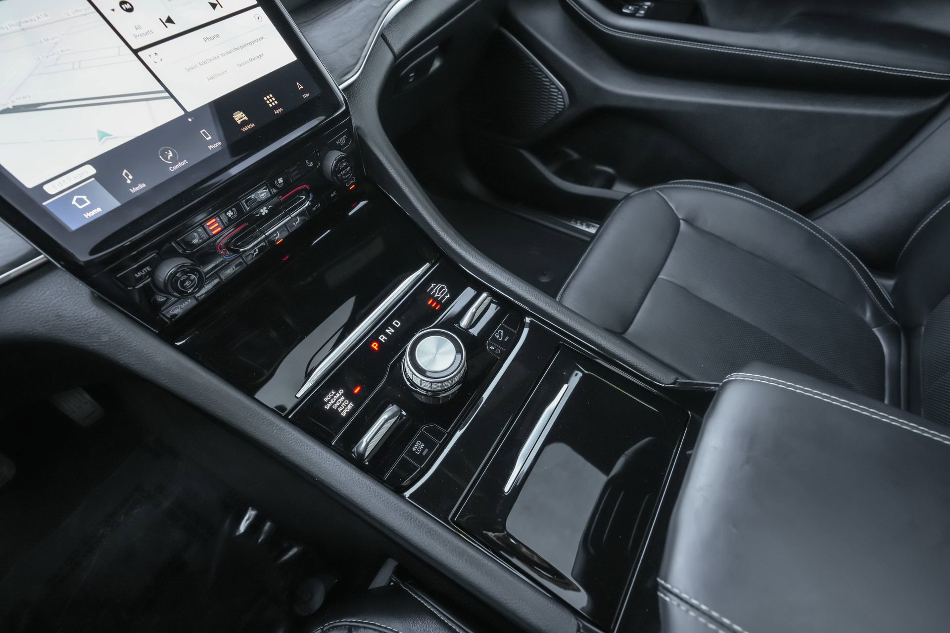 Used 2024 Jeep Grand Cherokee L Overland w/ Trailer Tow Package image 11