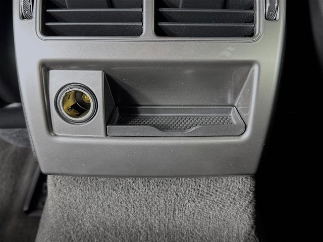 Used 2014 Jaguar XF R-S image 27