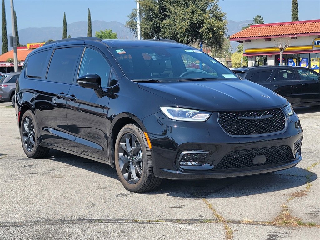 New 2024 Chrysler Pacifica Touring-L w/ S Appearance Package image 1