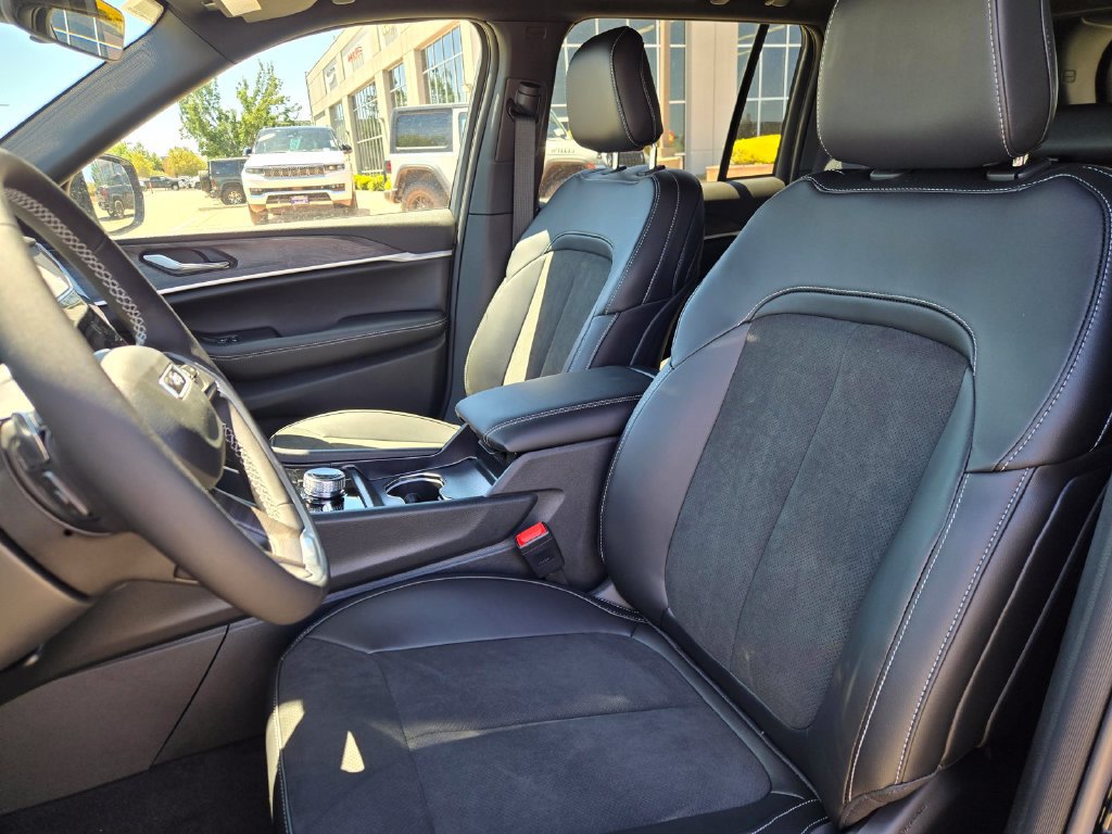 New 2026 Jeep Grand Cherokee Altitude AWD/4WD image 6