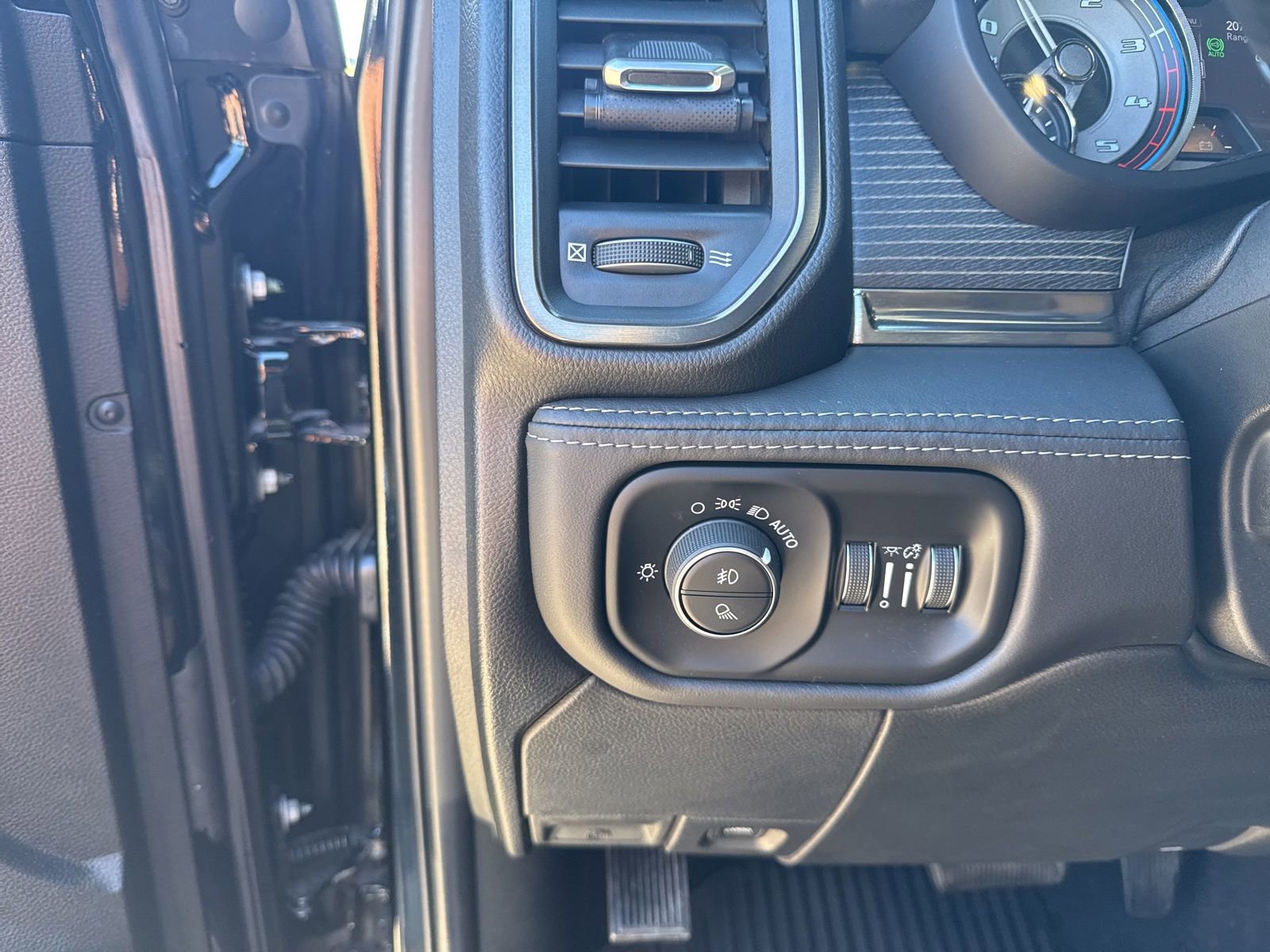 Used 2021 RAM 2500 Limited AWD/4WD image 18