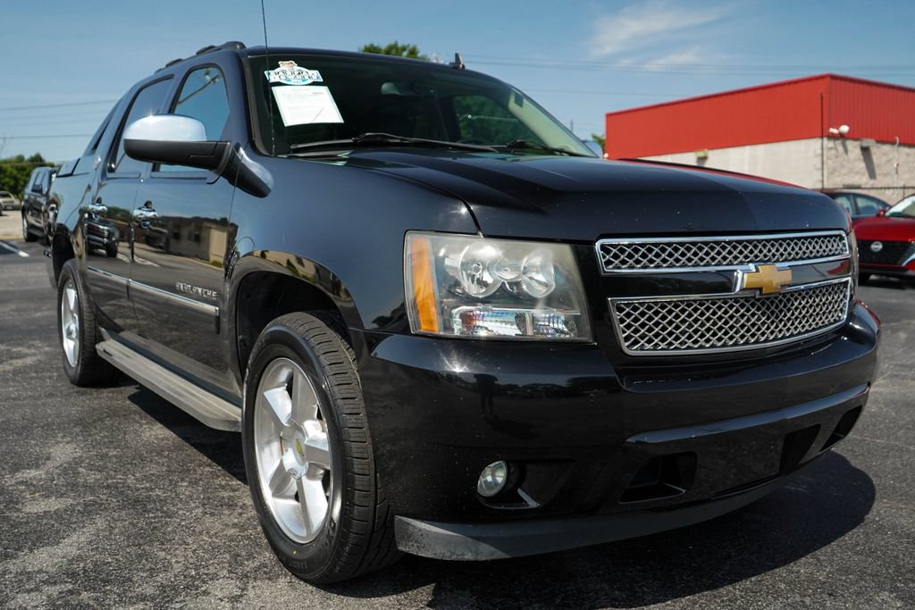 Used 2013 Chevrolet Avalanche LTZ RWD image 38