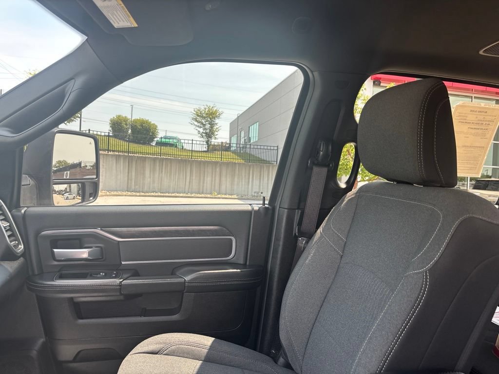 Used 2024 RAM 2500 Big Horn w/ Night Edition AWD/4WD image 40