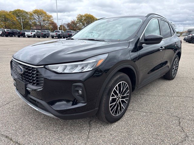 Used 2025 Ford Escape SE FWD image 2
