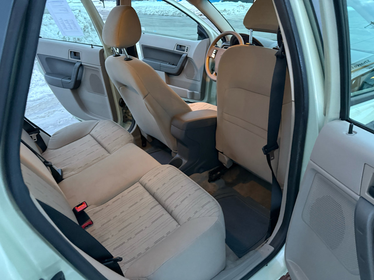 Used 2011 Ford Focus SE image 11