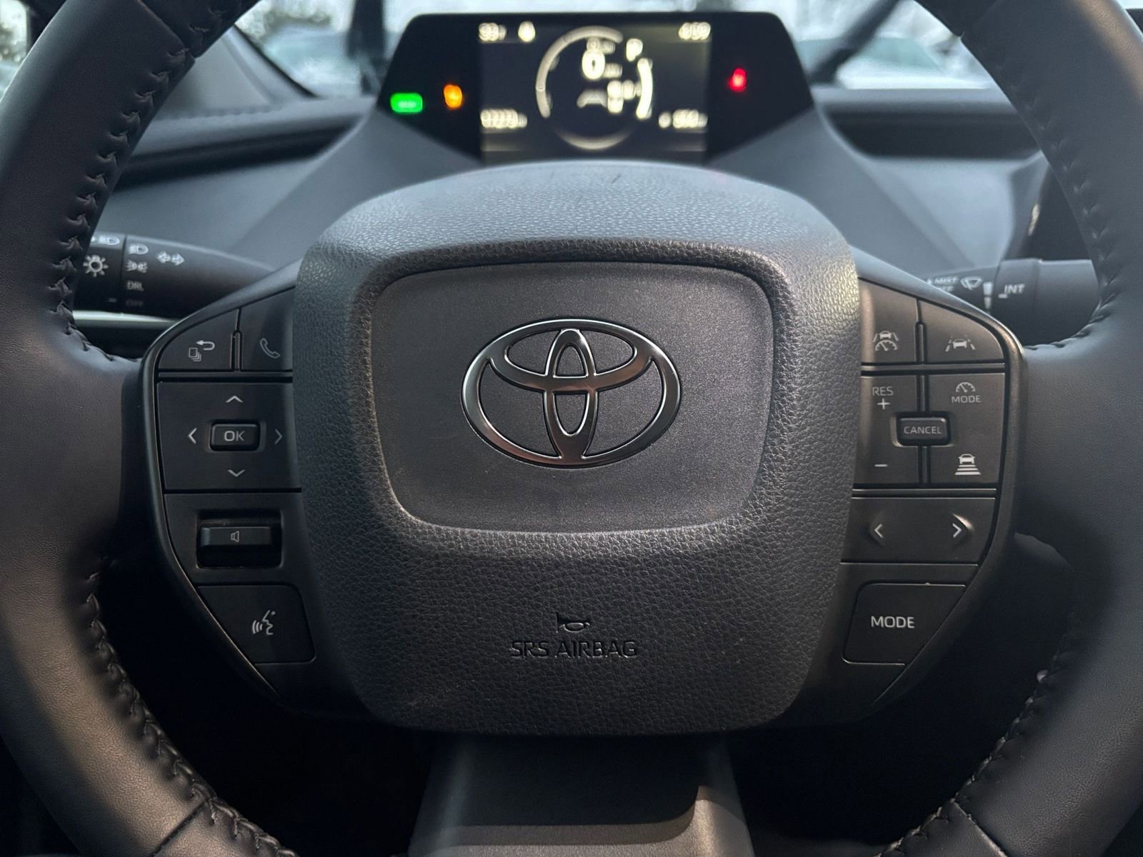 Used 2025 Toyota Prius LE image 25