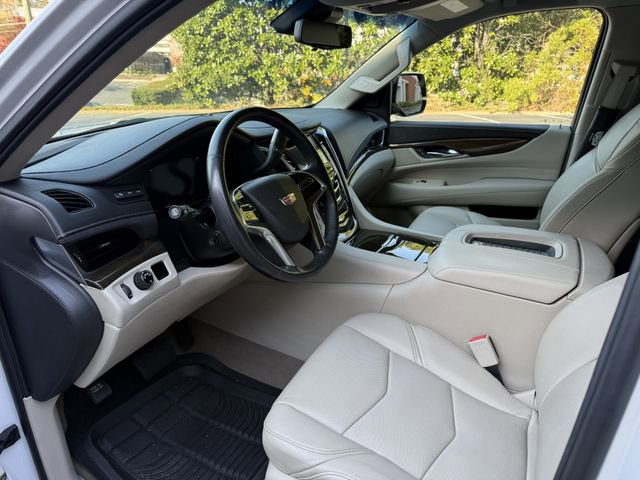 Used 2018 Cadillac Escalade Luxury image 10