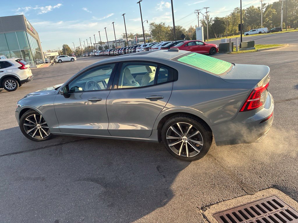 Used 2022 Volvo S60 B5 Momentum w/ Premium Package FWD image 6