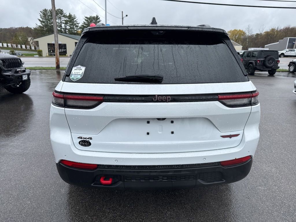 Certified 2022 Jeep Grand Cherokee Trailhawk w/ ADV Protech Group II AWD/4WD image 4