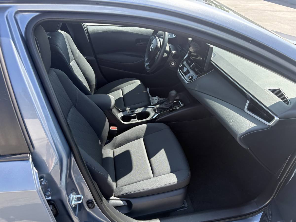 Used 2025 Toyota Corolla LE image 26