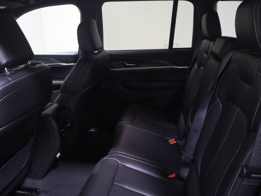 New 2027 Jeep Grand Cherokee Limited AWD/4WD image 10