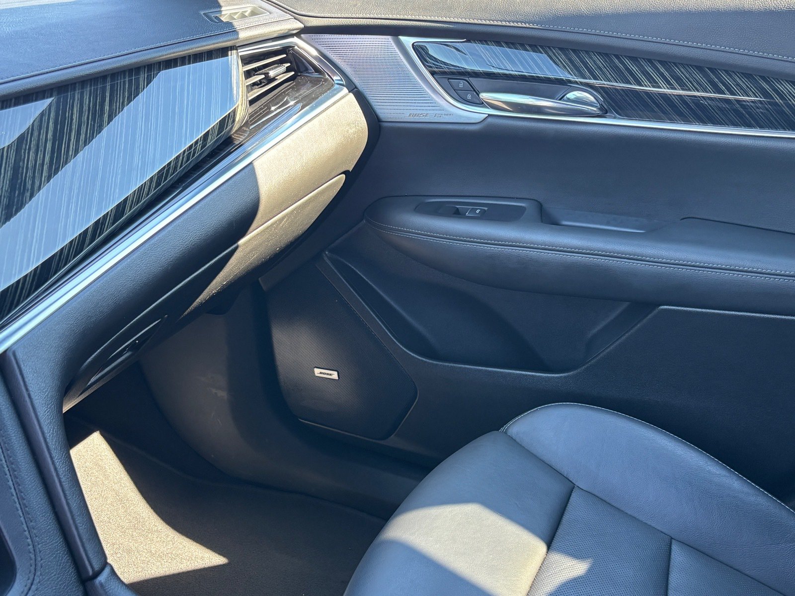 Used 2025 Cadillac XT6 Premium Luxury FWD image 16