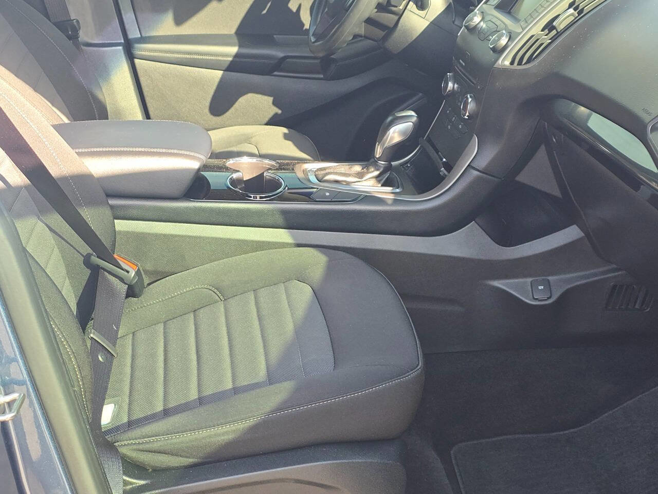 Used 2018 Ford Edge SE image 23