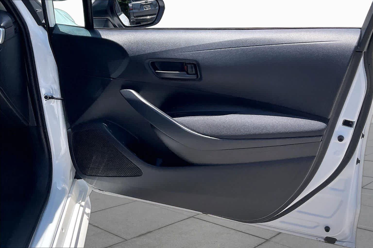 Used 2025 Toyota Corolla LE w/ LE Premium Package FWD image 21