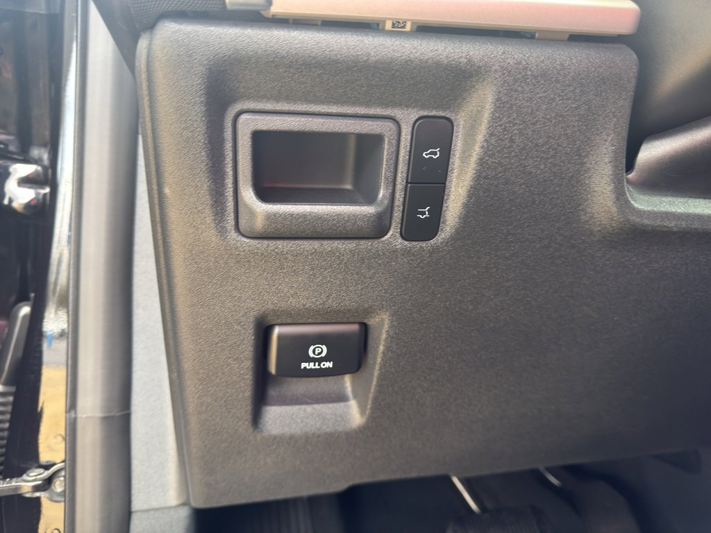 Used 2025 Ford Expedition Active image 14