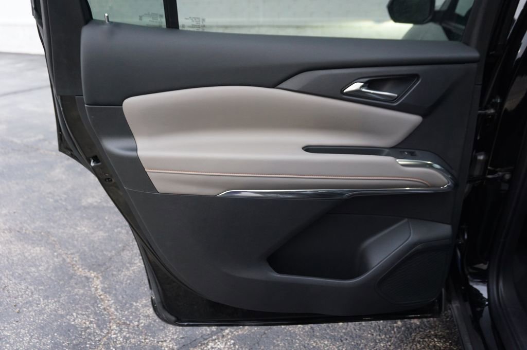 Used 2025 Chevrolet Traverse LT w/ Driver Confidence Package FWD image 25