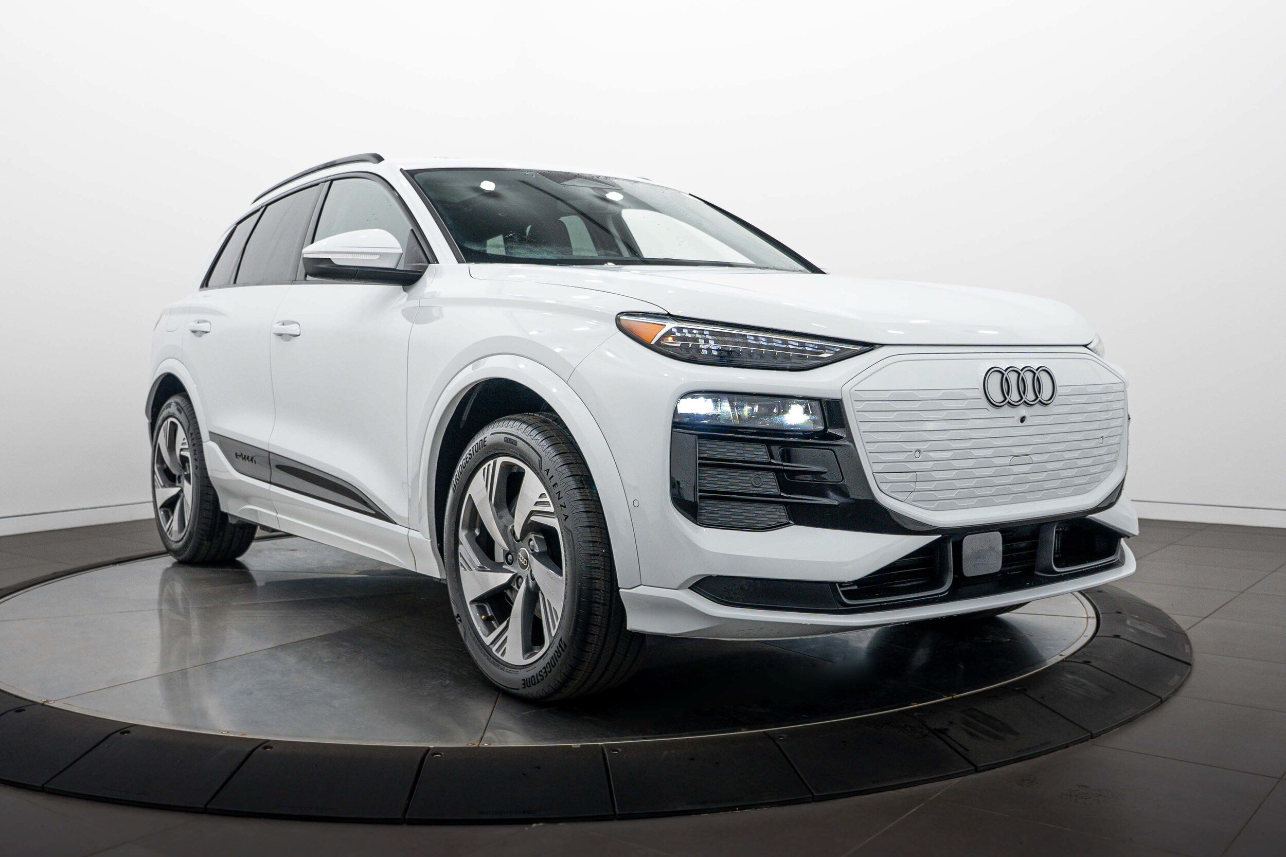 Certified 2025 Audi Q6 e-tron Premium Plus w/ Premium Plus AWD/4WD image 2
