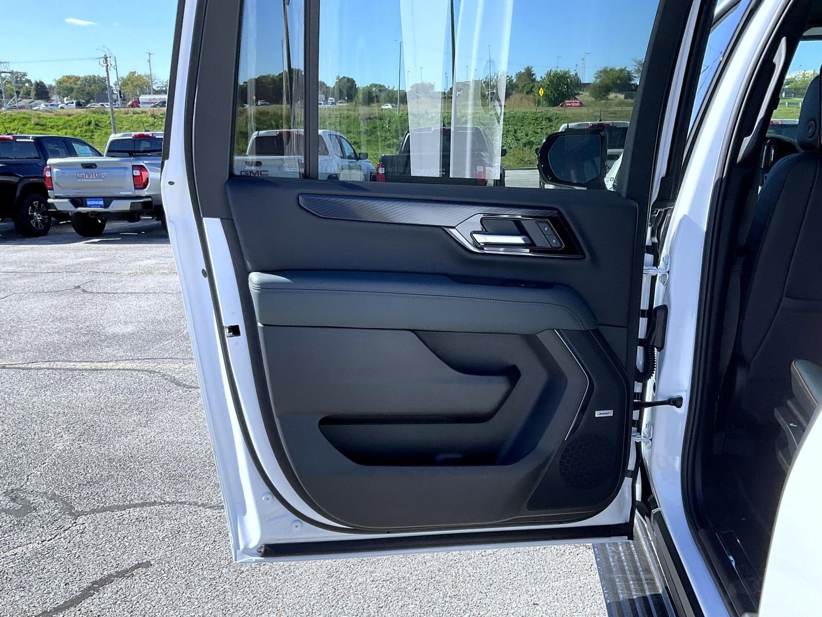 New 2026 GMC Yukon XL AT4 w/ AT4 Premium Plus Package image 22