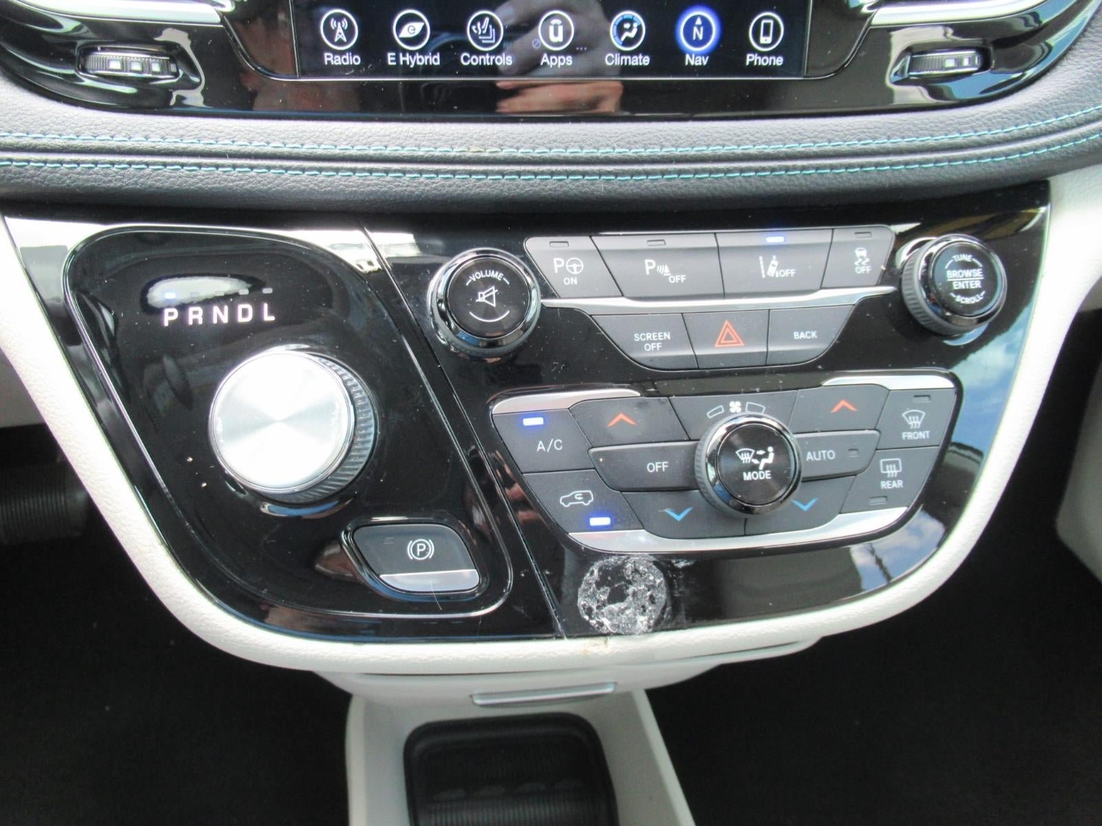 Used 2017 Chrysler Pacifica Platinum FWD image 29