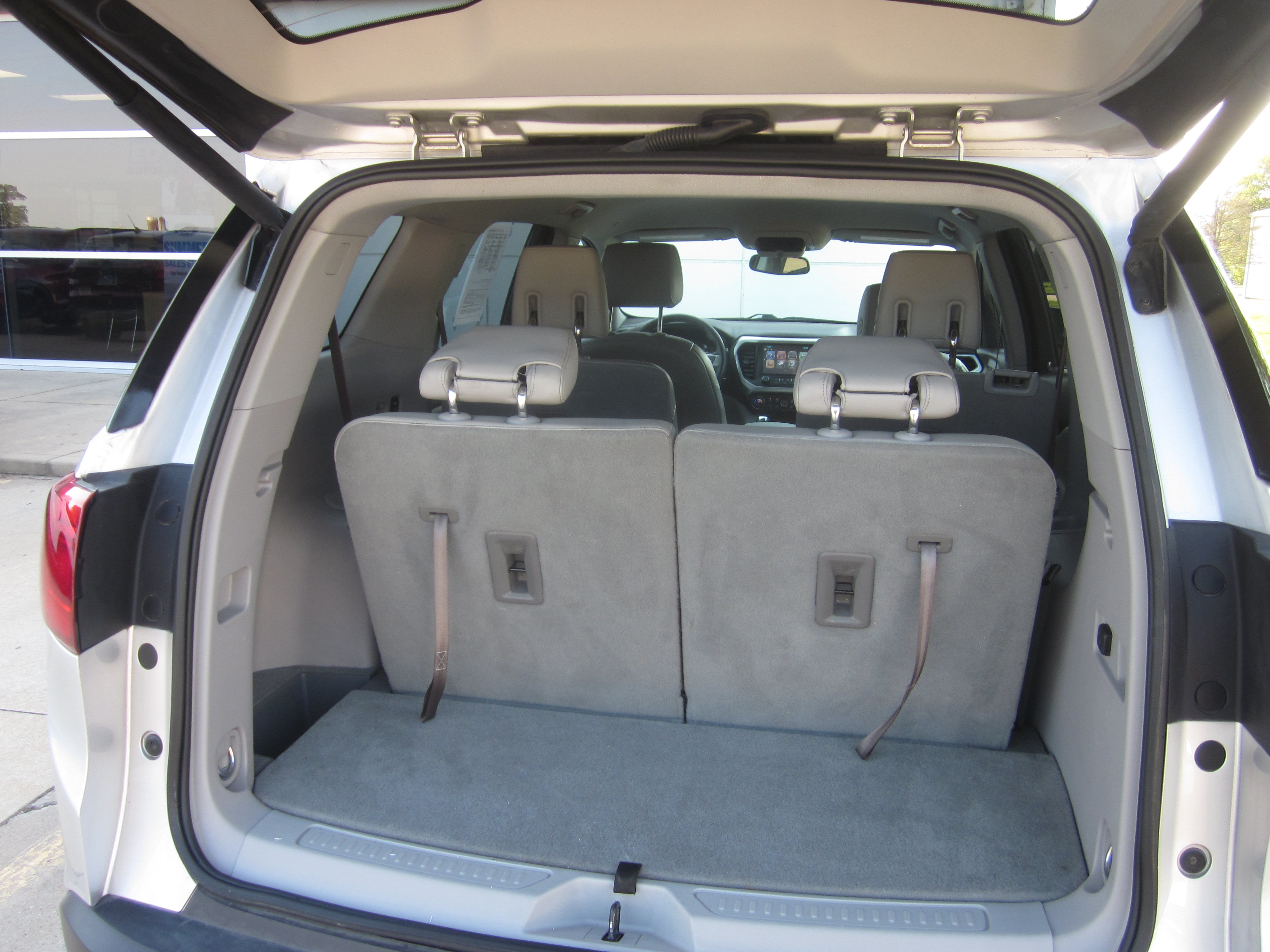 Used 2018 GMC Acadia SLT FWD image 8