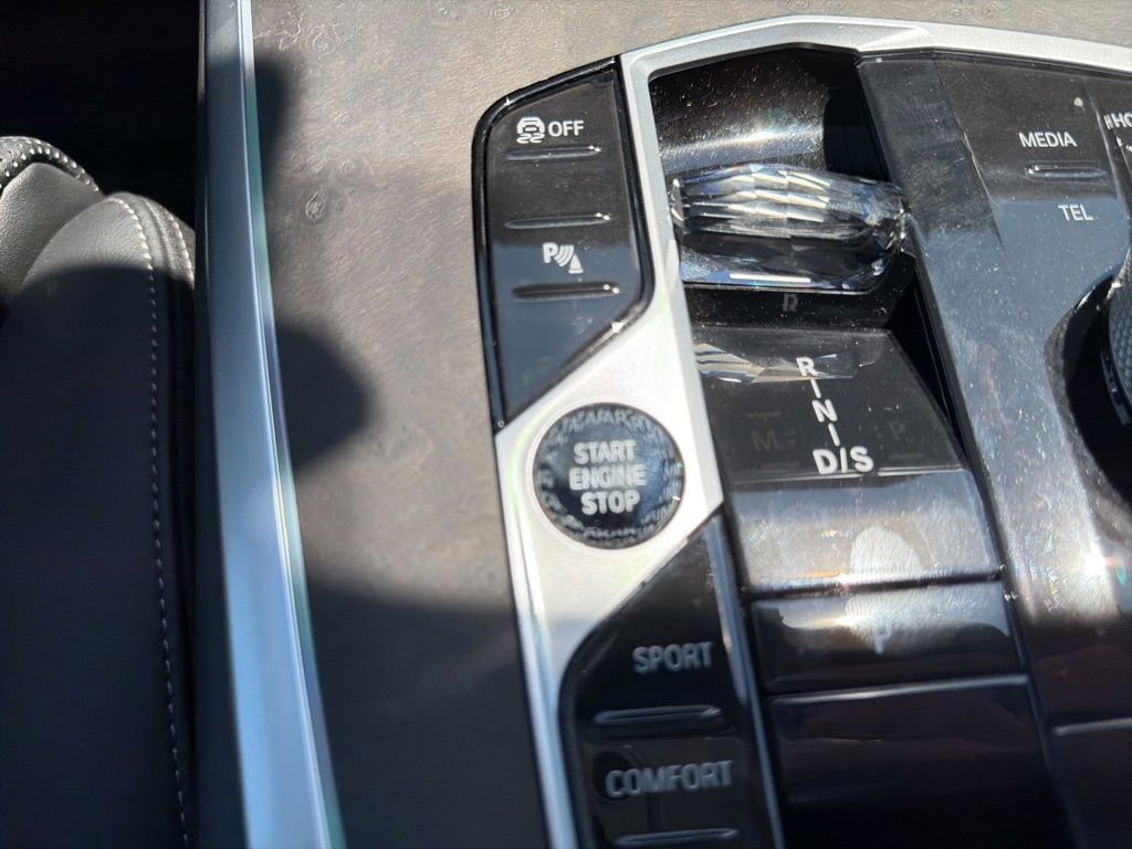 Used 2025 BMW X7 xDrive40i w/ M Sport Package image 34
