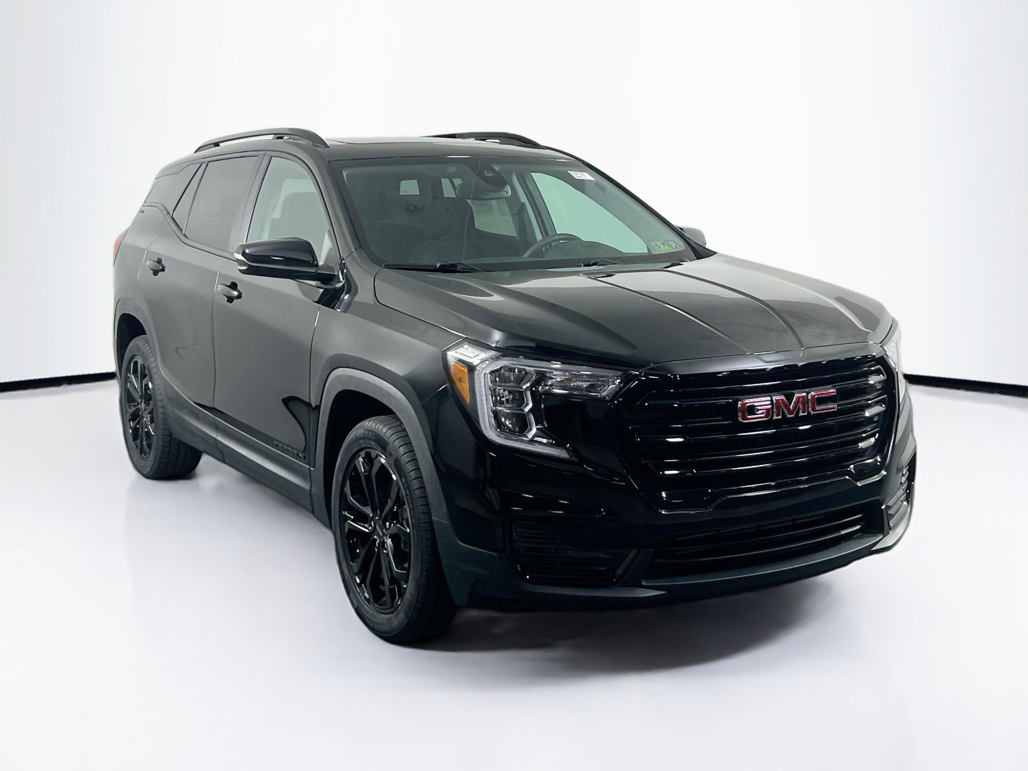 Used 2022 GMC Terrain SLE w/ Driver Convenience Package image 3