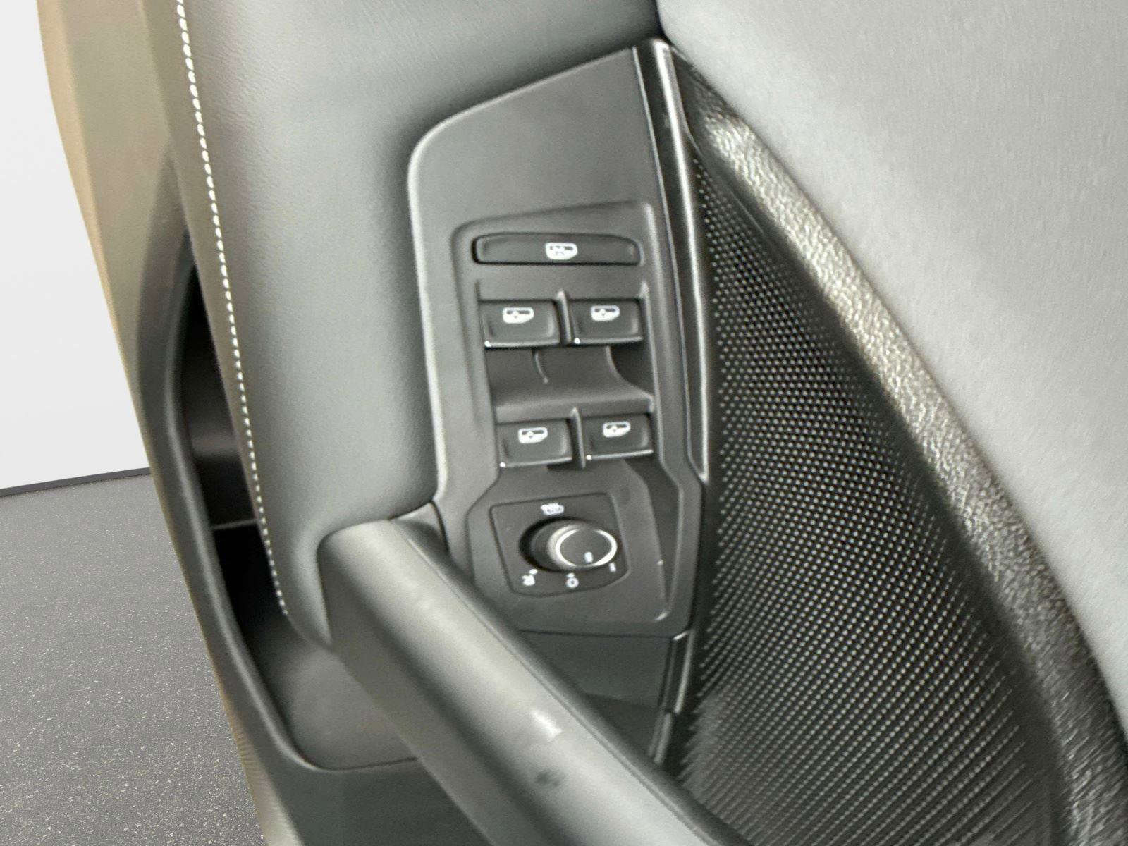 New 2026 Volkswagen Tiguan SE R-Line image 20