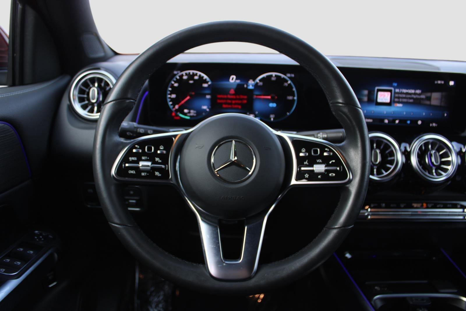 Used 2023 Mercedes-Benz EQB 300 4MATIC image 23