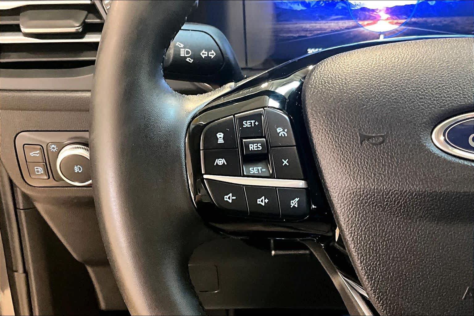 Used 2022 Ford Escape Titanium FWD image 23