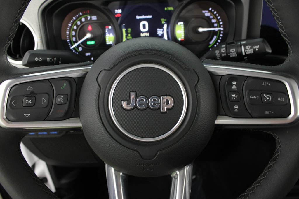 Used 2025 Jeep Wrangler Unlimited Sahara w/ Safety Group AWD/4WD image 12
