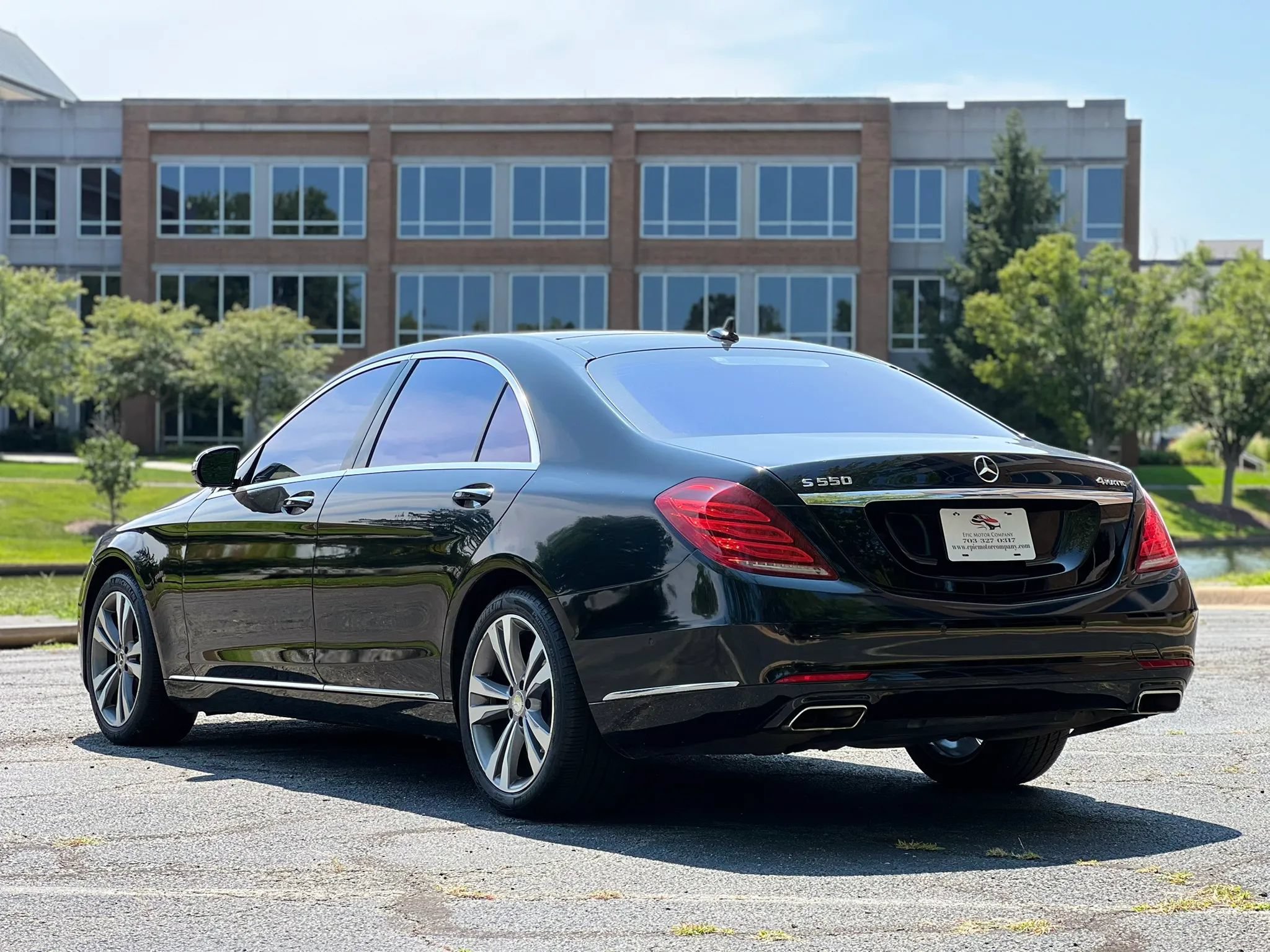 Used 2017 Mercedes-Benz S 550 4MATIC Sedan w/ Premium Package image 3