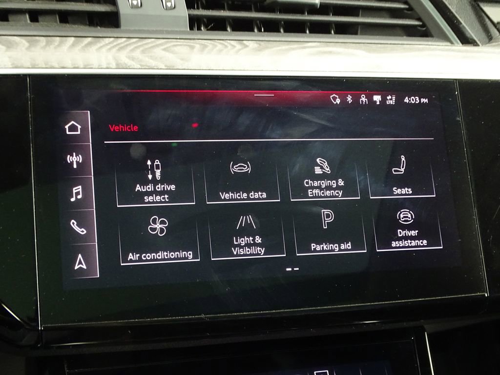 Used 2021 Audi e-tron Premium Plus image 38